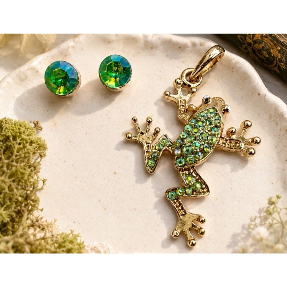 Vintage Gold Tone Frog Pendant Necklace Charm AB Rhinestone Green Stud Earrings
